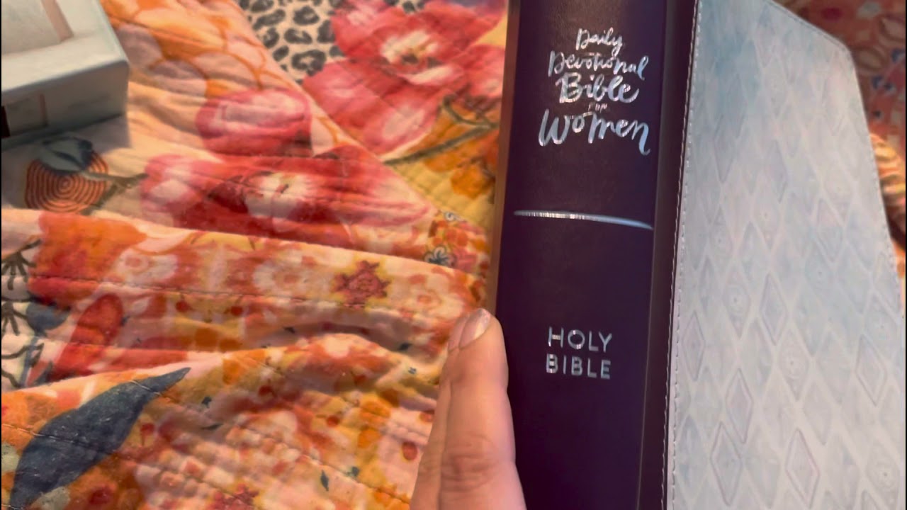 Review: The Daily Devotional Bible for Women NKJV Edition