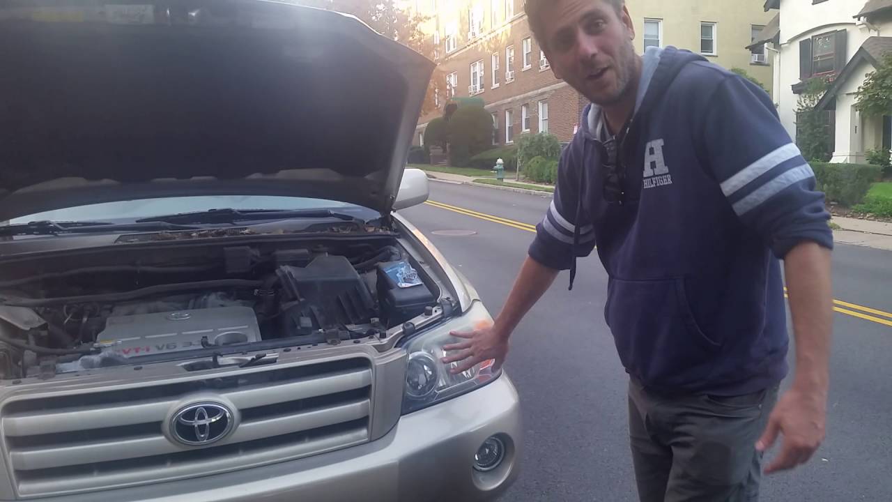 Mr.G's one minute lessons : how to change a car light bulb.