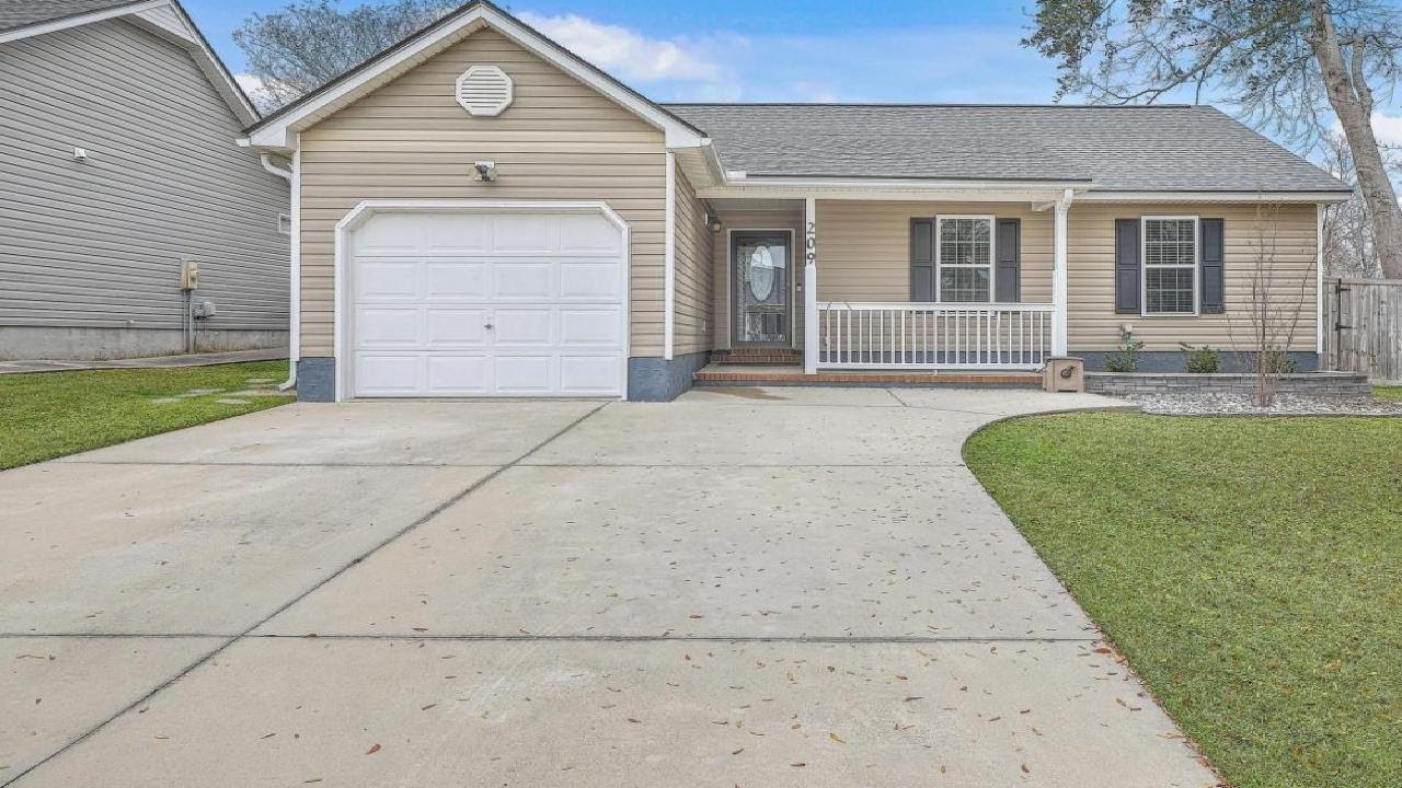 209 Persimmon Circle, Goose Creek, SC Presented by Alan Donald.