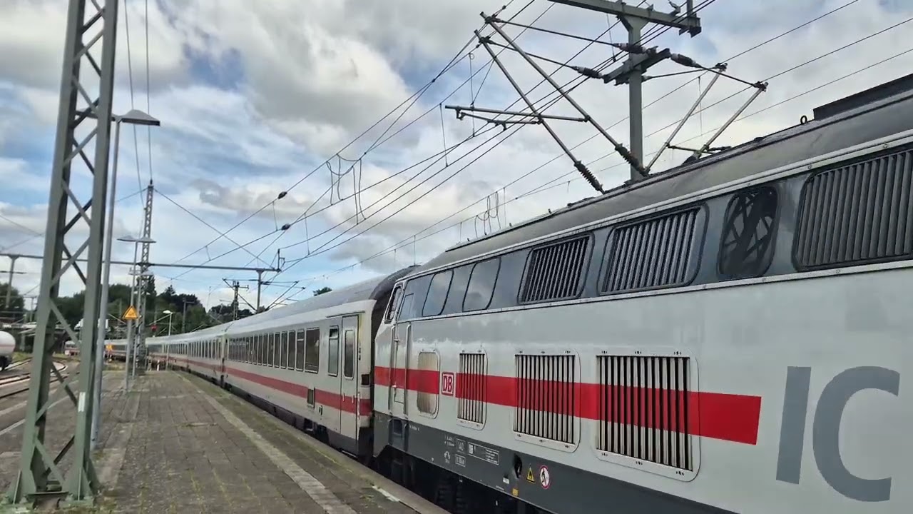 Einfahrt des InterCity 2375 