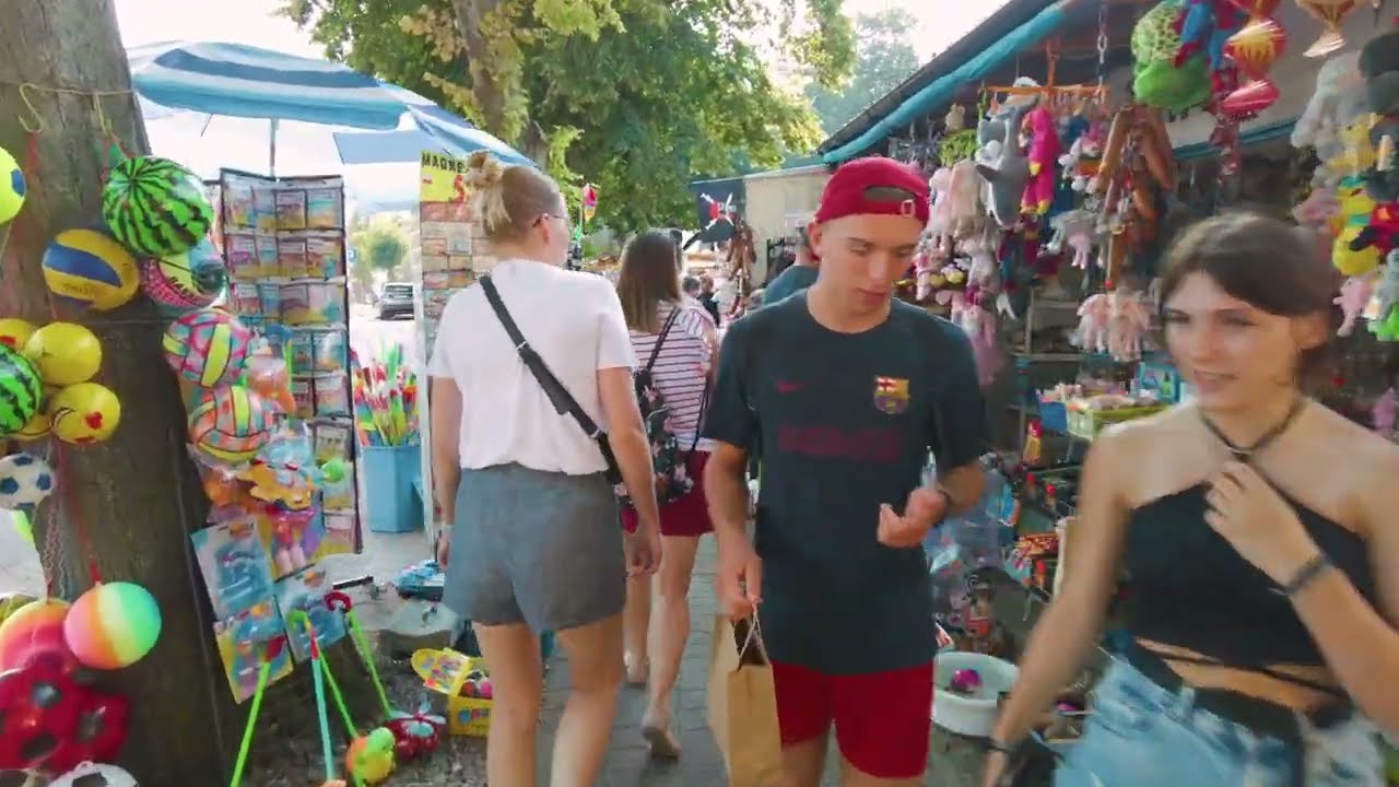 Ustronie Morskie, mega dużo osób w miasteczku! [4k]