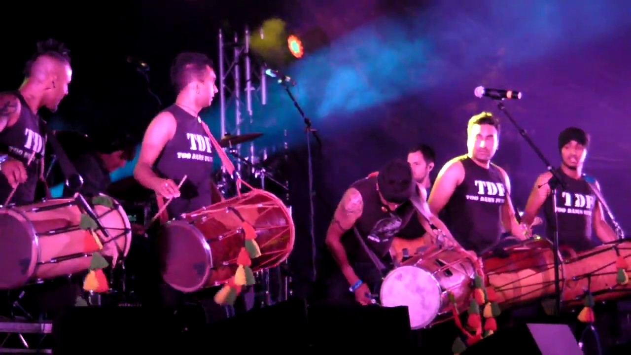 The Dhol Foundation - Gra Gan Chrioch (live at Wychwood festival - 10th June 12)