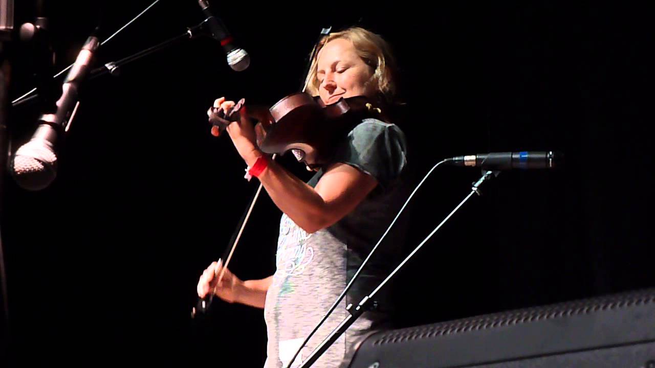 Clifftop 2015 Fiddle Finals: Erynn Marshall, tune 