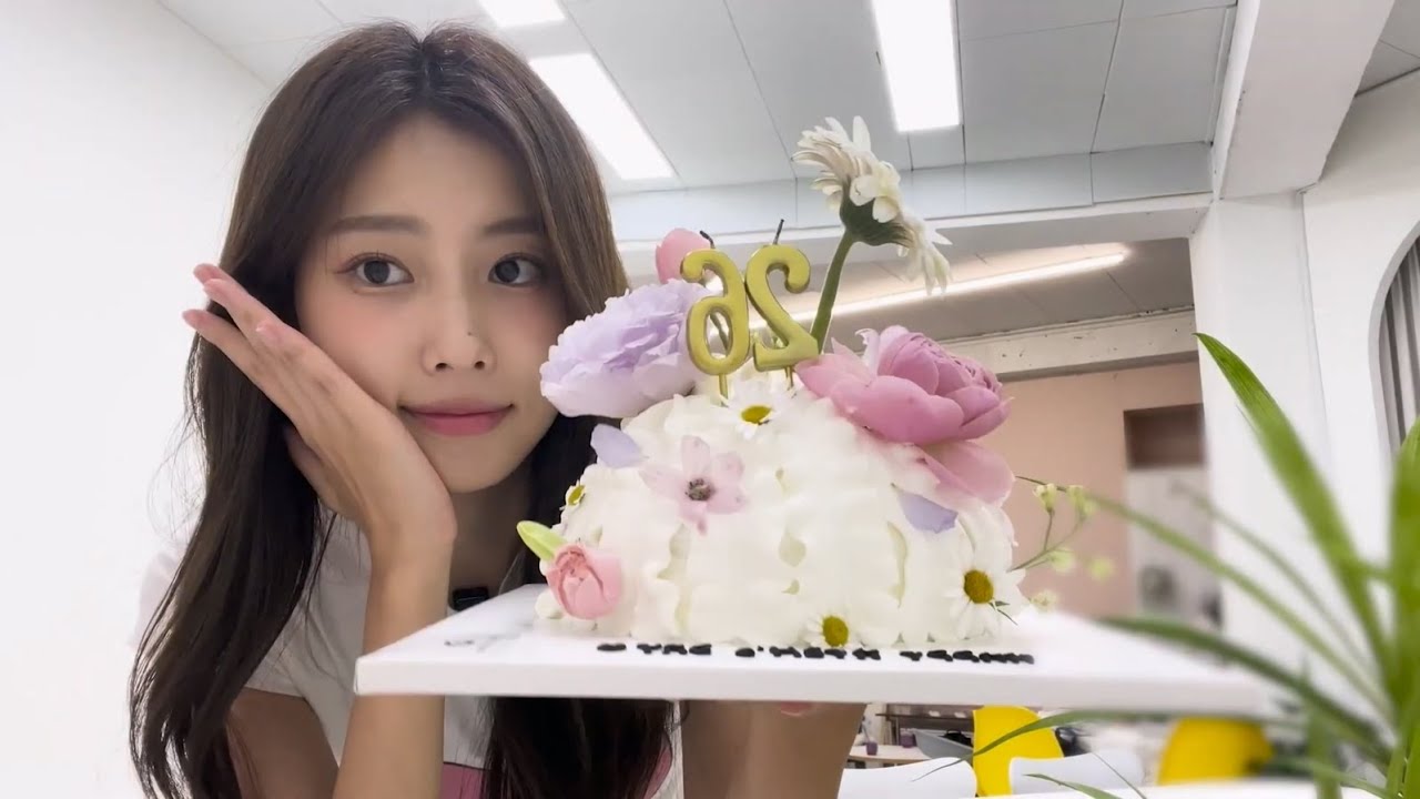 🚨 Our Hyewon… is now a cooking master.. 🥹 ｜ Making Dubai chocolate ｜ HAPPY HYEWON DAY (2024.07.05)