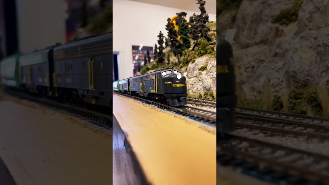 Conrail E8A Pulls Freight Cars