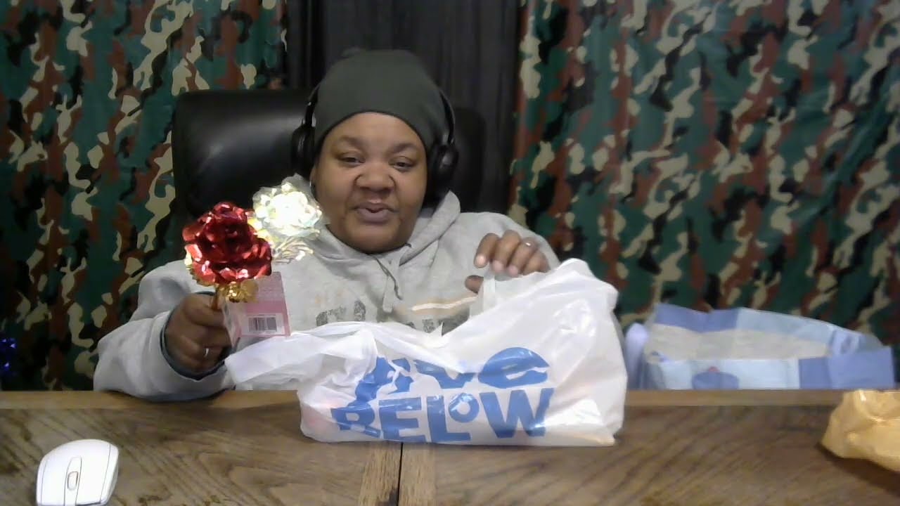 Покупки в торговом центре. Five Below, Ross, City Trends, Target. 010.2026