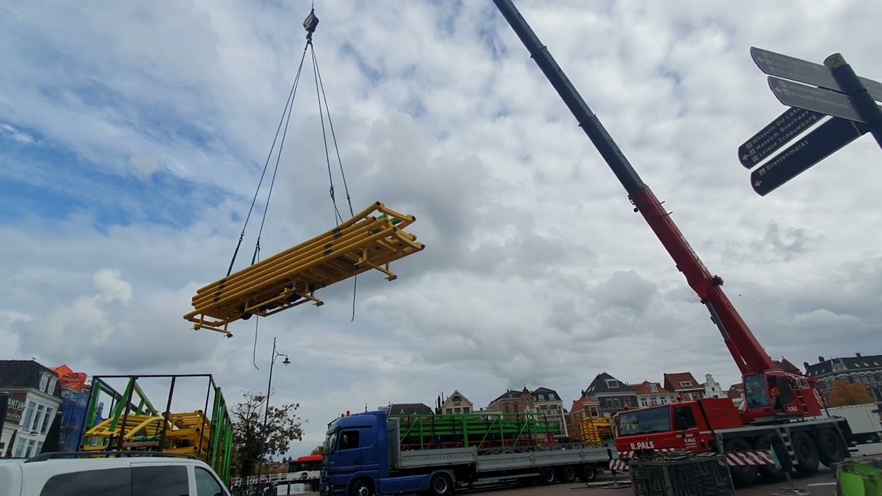 Deel1 KERMIS 2022 OPBOUW  de achtbaan 🎢      bij de beestenmarkt in LEIDEN