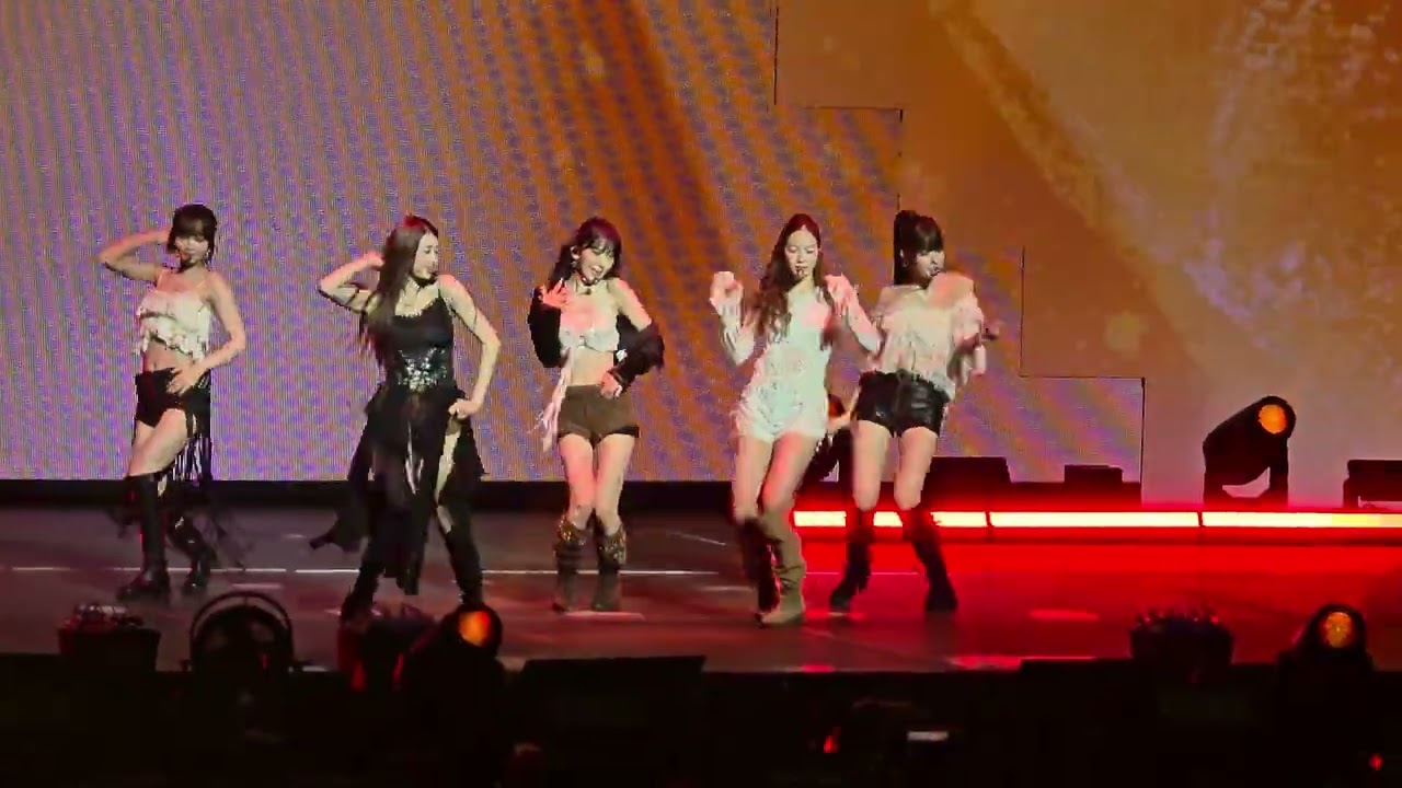 Hot Le Sserafim - Chicago - Full Performance - Wintrust Arena