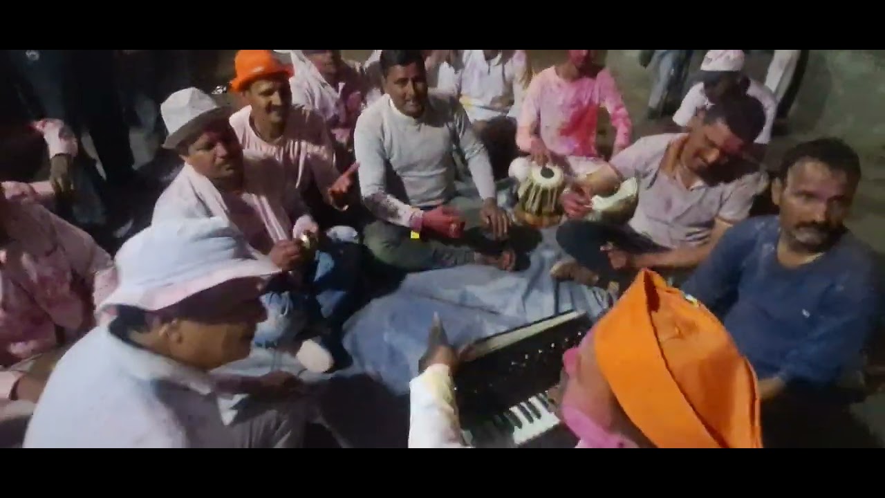 सुन्दर नार अटा पर 