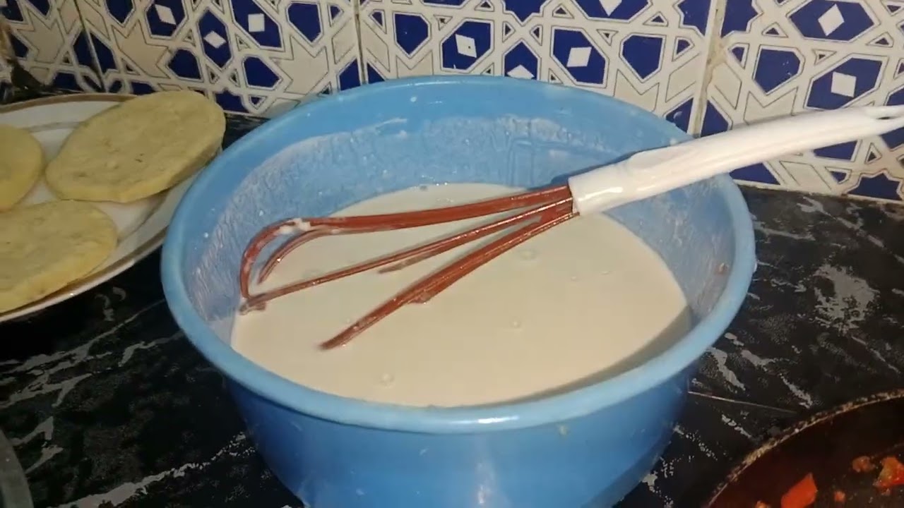 خوتي العزاز شاركت معكم الحرير الحامضه المليويات اللي كايخمروا بيتزا 🍕🍕🍕 رغيفه العامره 👍👍👍🤲🤲🤲🍅🌶️💪💪🌄