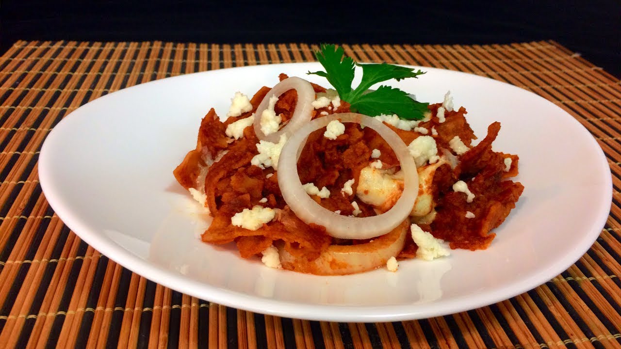Chilaquiles en Salsa de Chile Pasilla | @CocinandoenFamilia | Comida para Cuaresma y Semana Santa.