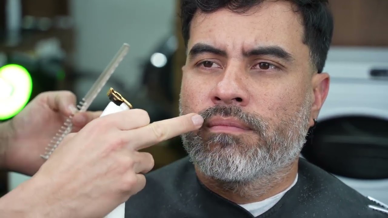 Ritual de perfilado de barba con paños calientes
