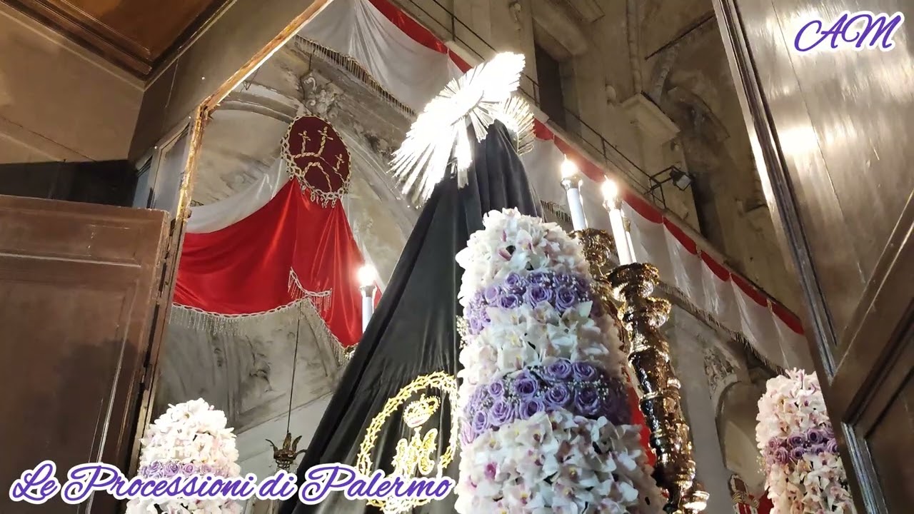 L'entrata del Cristo morto è di Maria SS. Addolorata (Venerdì Santo al Cassaro 2024)