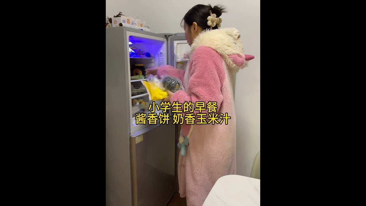 小学生的早餐做了酱香饼 搭配奶香玉米汁 半个小时就搞定的妈妈牌营养早餐 吃完早饭女儿上学 我去看望婆婆......#记录生活 #小学生早餐
