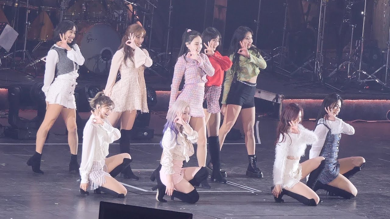 181118 트와이스 (TWICE) YES or YES  [4K] 직캠 Fancam (아이유(IU) 10주년 콘서트 게스트) by Mera