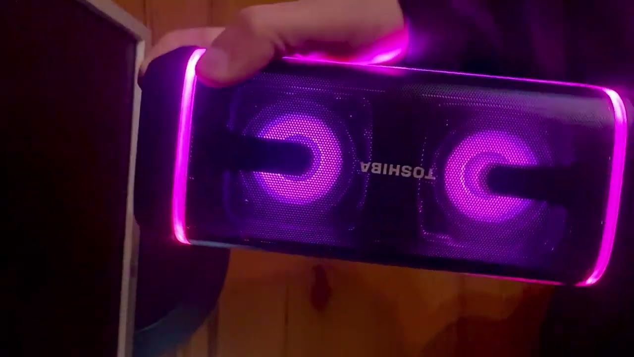 Розпкаовка і огляд портативної колонки Toshiba TY WSP 150