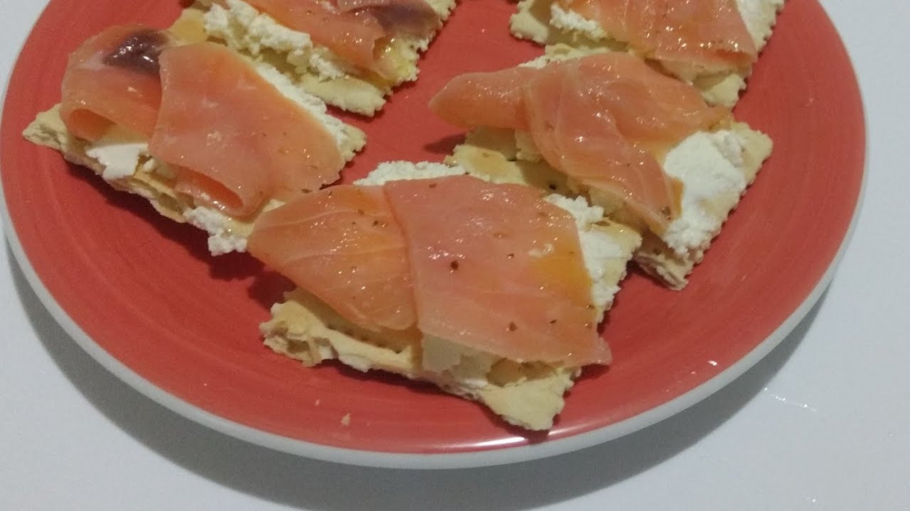 Como temperar e servir carpaccio de salmão defumado
