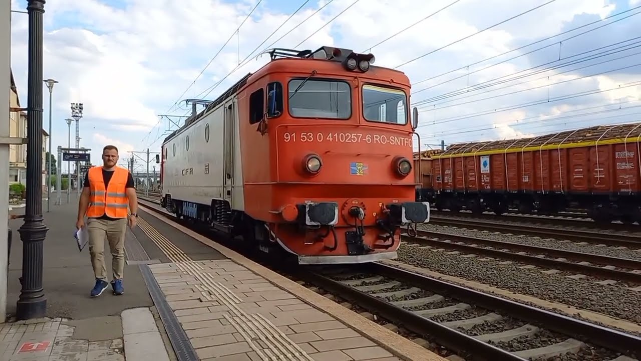 Trenuri prin Stațiile Arad și Curtici.