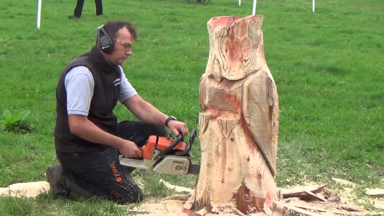 How to carve an owl using a chainsaw