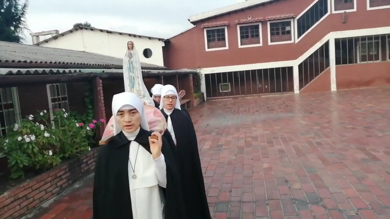 ROSARIO DE LA AURORA - con las Dominicas Hijas de Nuestra Señora de Nazareth