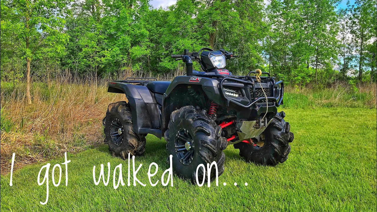Yamaha Grizzly spanks Can Am & Honda, ATV Mudding