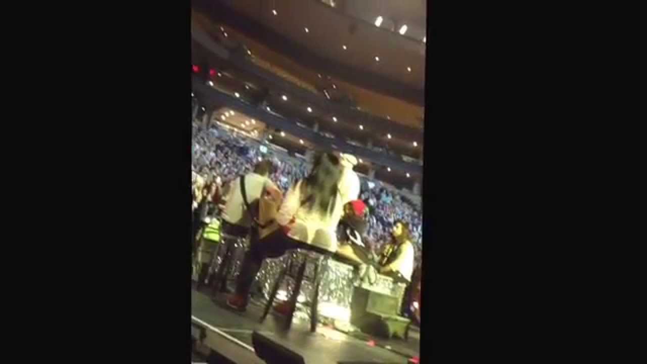 Miley Cyrus soundcheck Landslide Bangerz Tour Boston