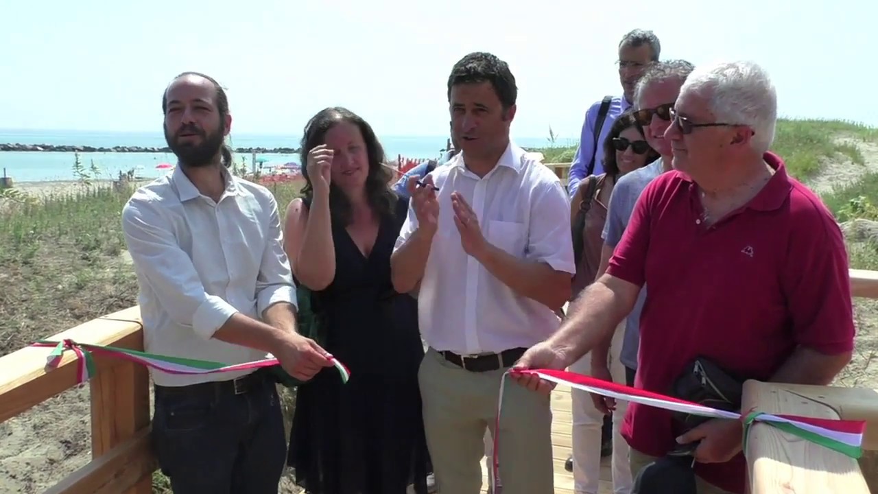 Inaugurate passerelle tra le dune a casal borsetti