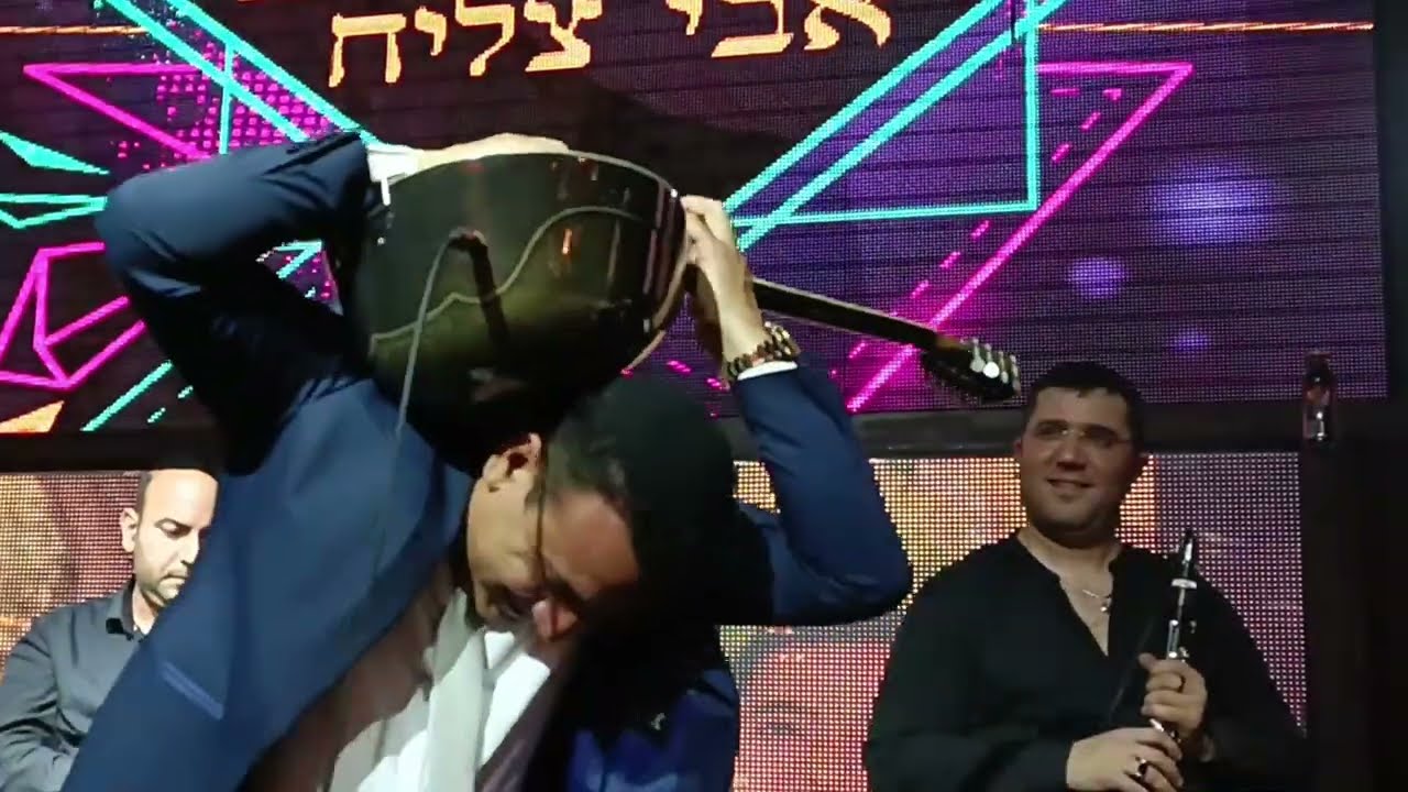 אבי צליח במחרוזת פיצוץ יוונית נוסטלגית בהופעה חיה!!! LIVE AVI TSALIAH GINETE