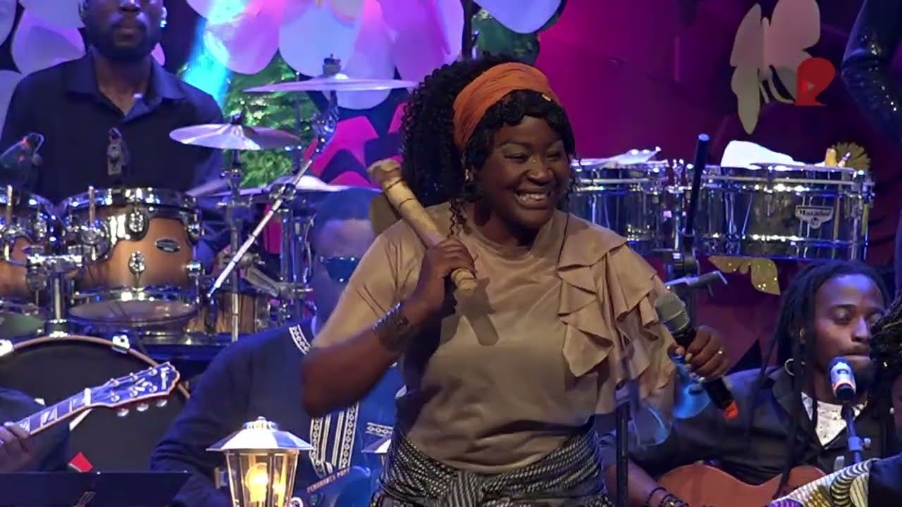 Edna Mateia - Ndavaluka (Live Performance)