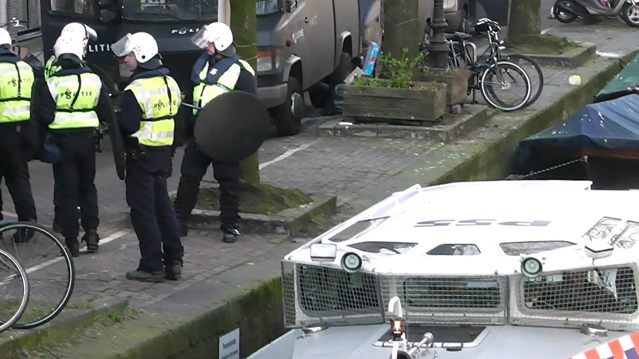 ontruiming door de Me op de lauriergracht (amsterdam)
