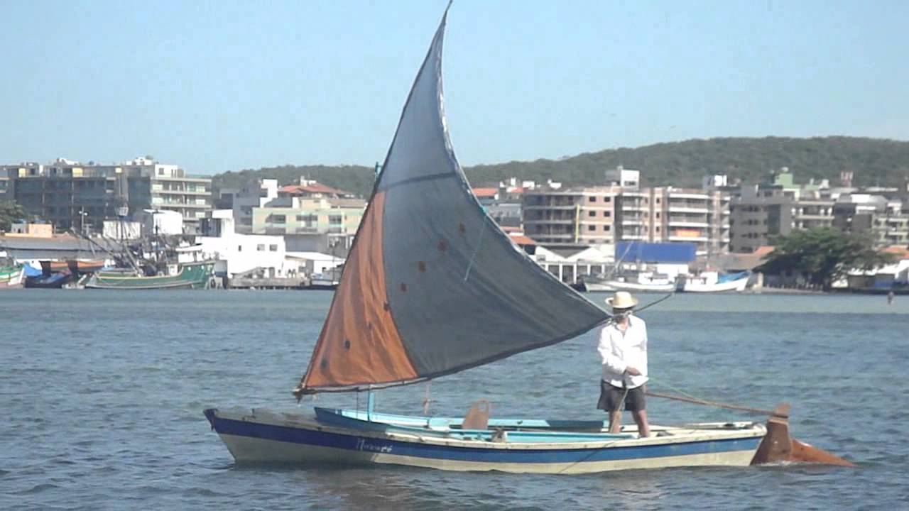 Nazaré com vela latina