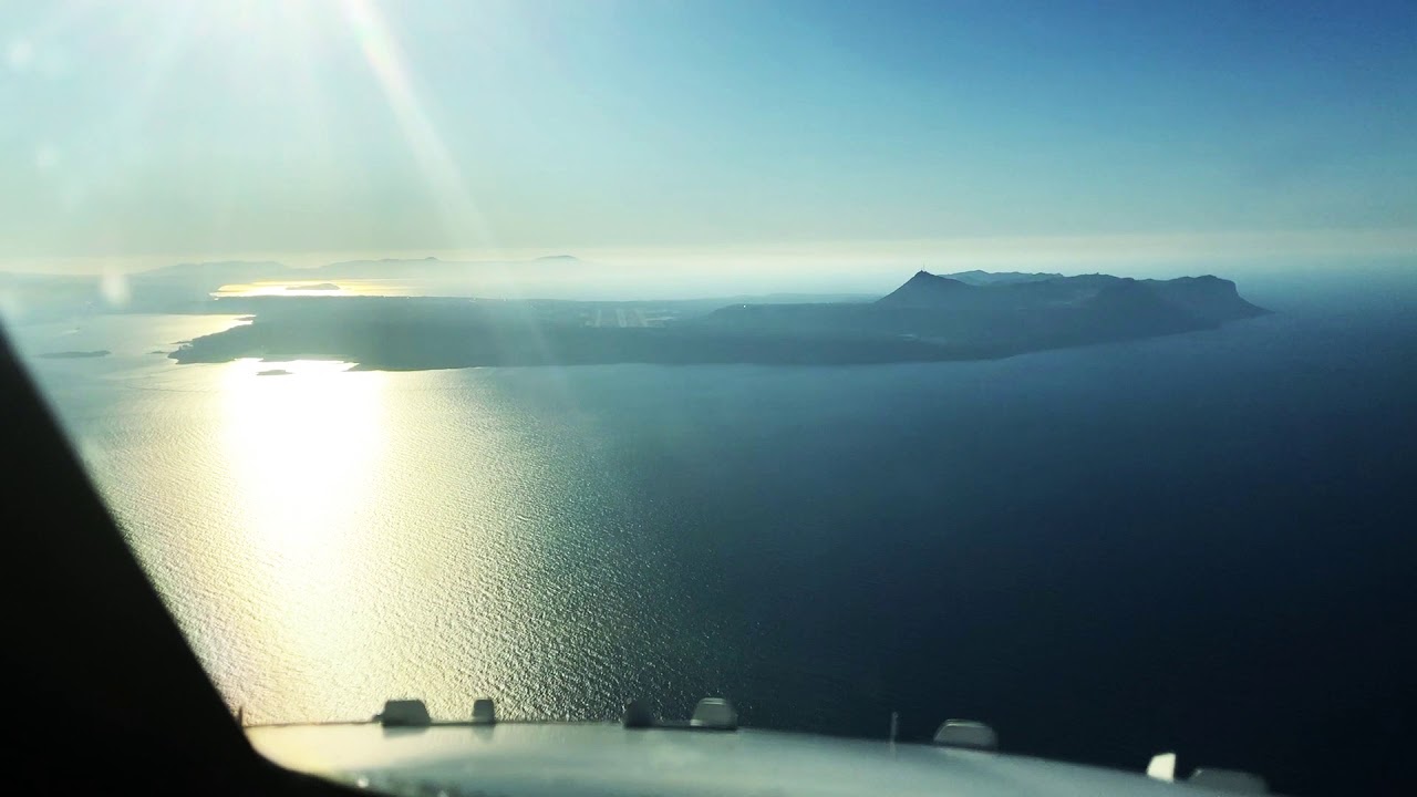 Flight deck pilots eyes landing at Chania (CHQ) Boeing 737-800