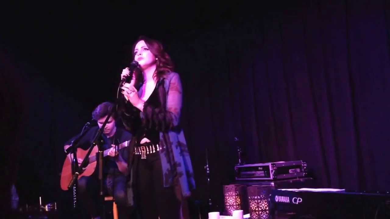 Liz Gillies - Landslide [Fleetwood Mac cover] (Live at Genghis Cohen)