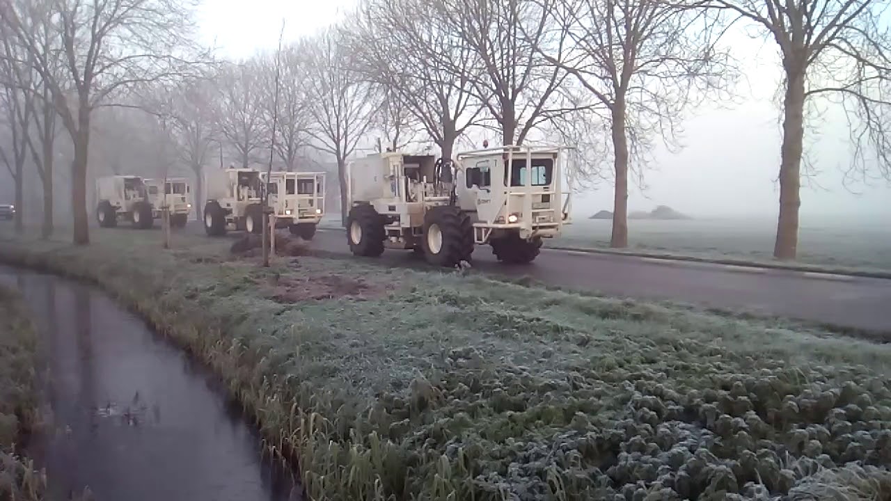 Seismische vibrators in Oppenhuizen.