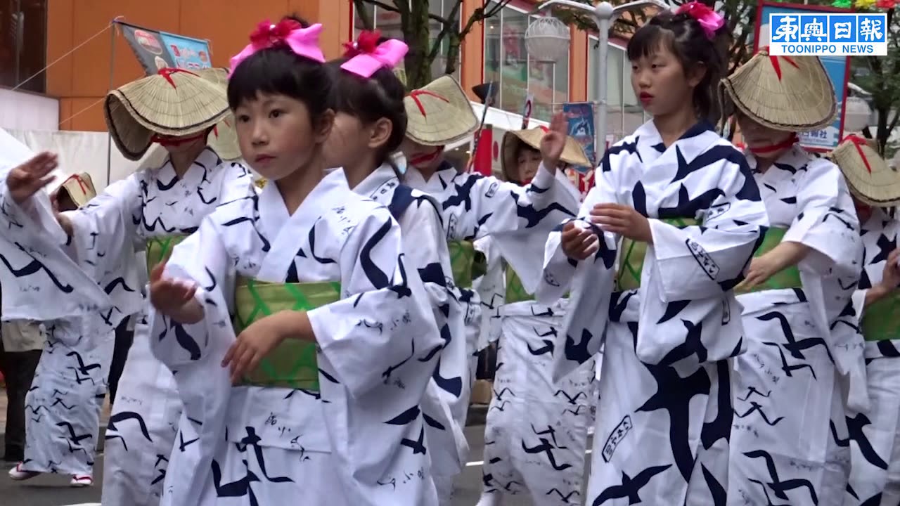 雨上がり、舞優雅に　八戸小唄流し踊り