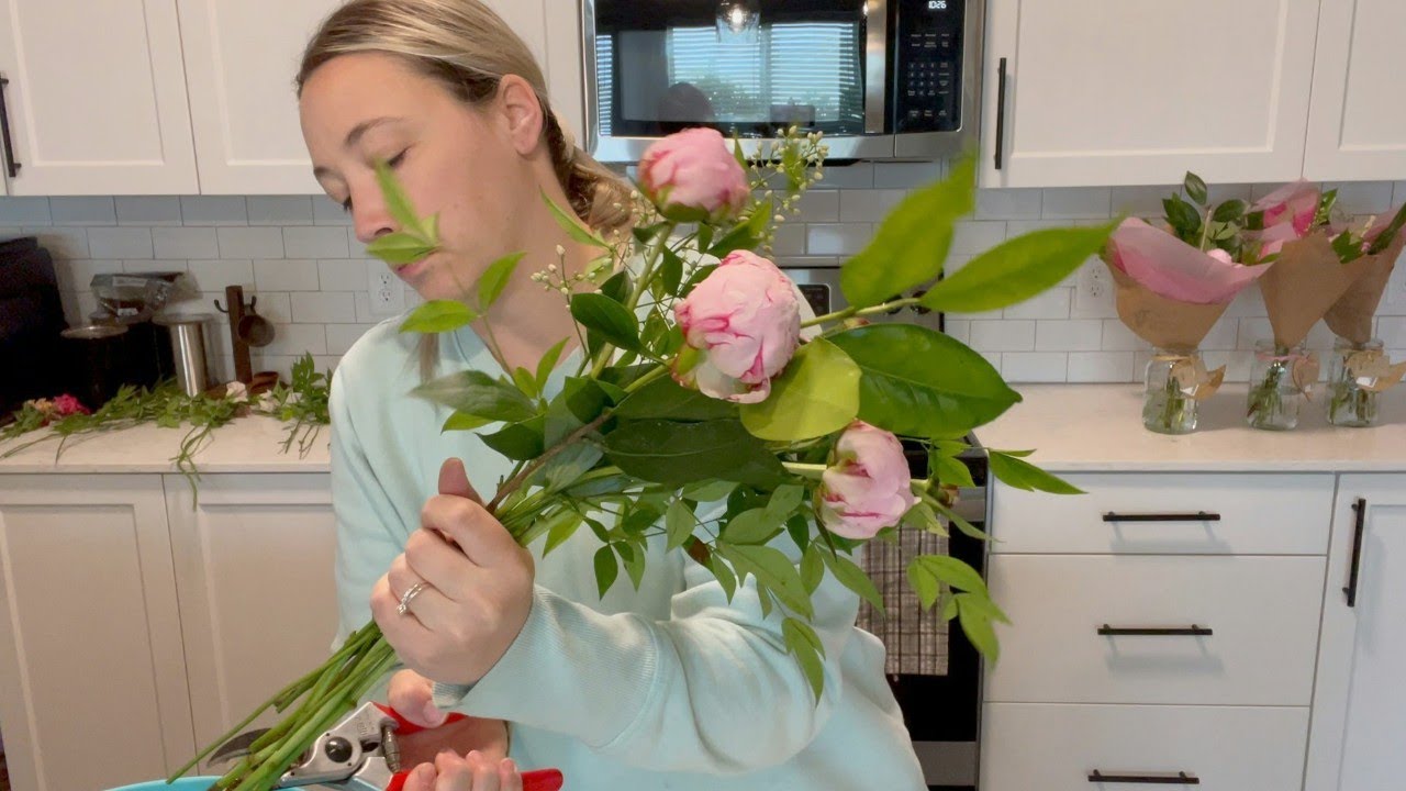 💐 Making Mother's Day Bouquets: Partnering with Local Grower to Offer Local Flowers for Mother's Day