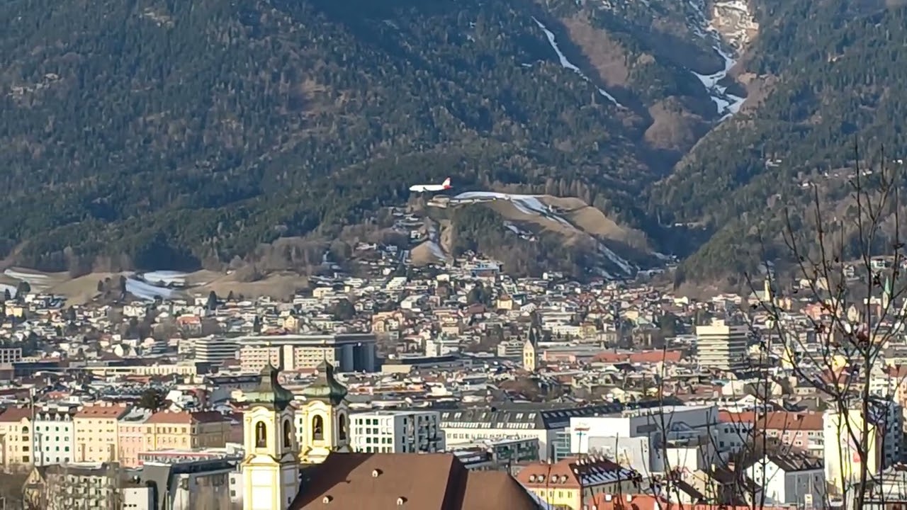 airplane landing Innsbruck   143134