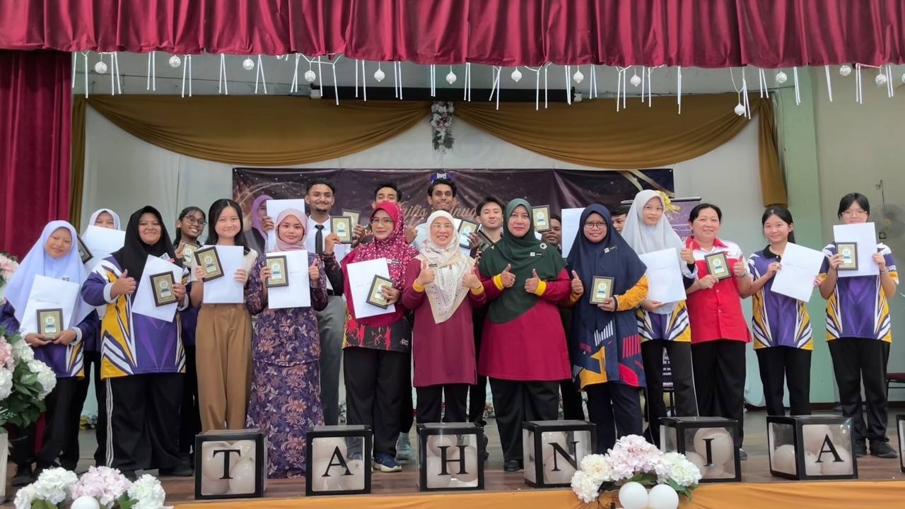 Majlis Anugerah Kecemerlangan Kurikulum Sahsiah Gemilang dan Bakat Terbilang SMK Mantin 2025