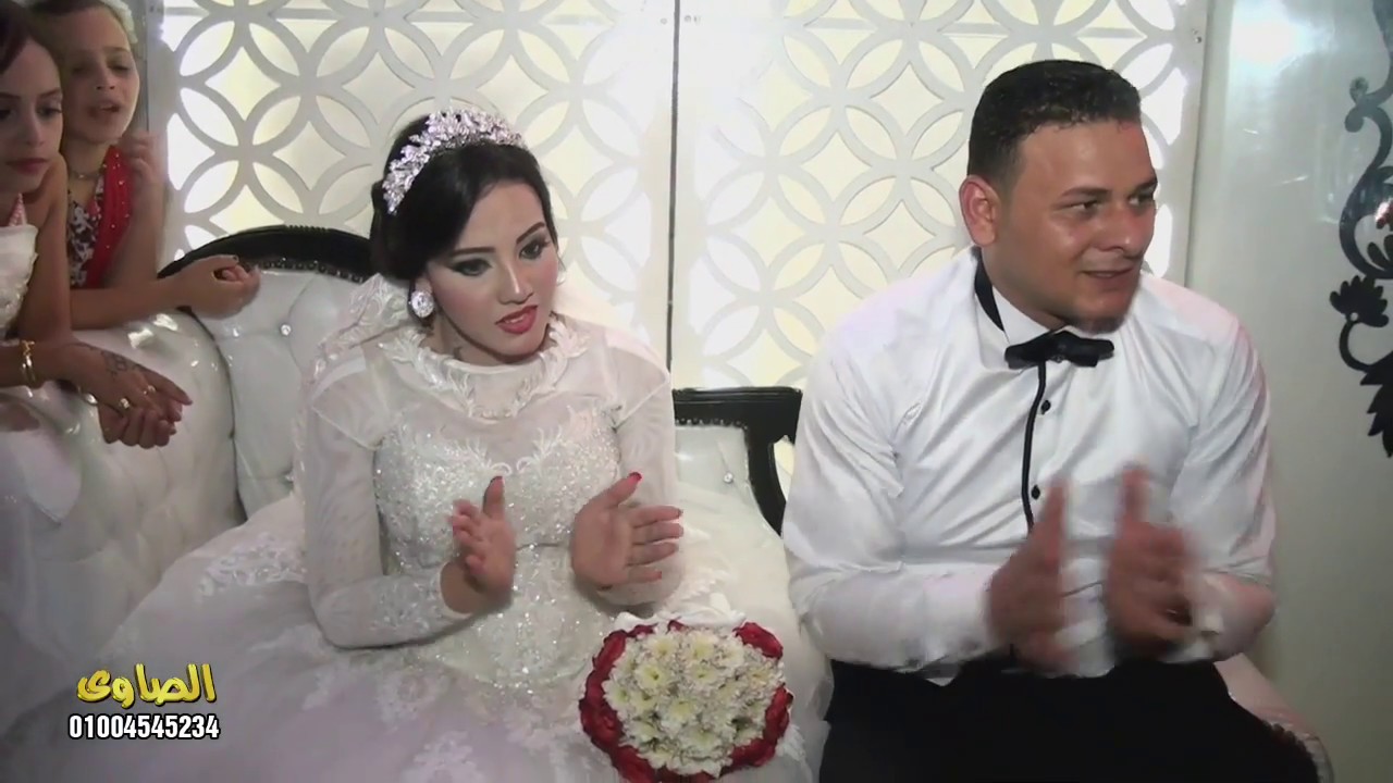 لاحظ فرحة العروسة و العريس بوصول عبسلام الفرح و شوف الجمهور عمل ايه