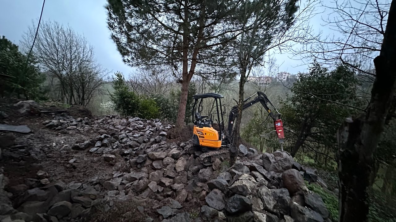 2 Tonluk Excavator Kırıcı, Araziden Çıkan Kayaları Kırıyorum