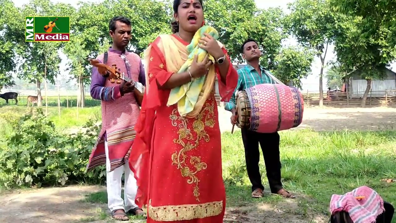 নদীর কাছে কইলে দুঃখ নদীর জল যায় শুকাইয়া ,মনের দুঃখ কইনারে বন্ধু রাইখাছি অন্তরে ।যাত্রা নায়িকা মায়া