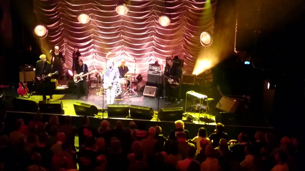 Geir Sundstøl plays the guitar with Young Neils