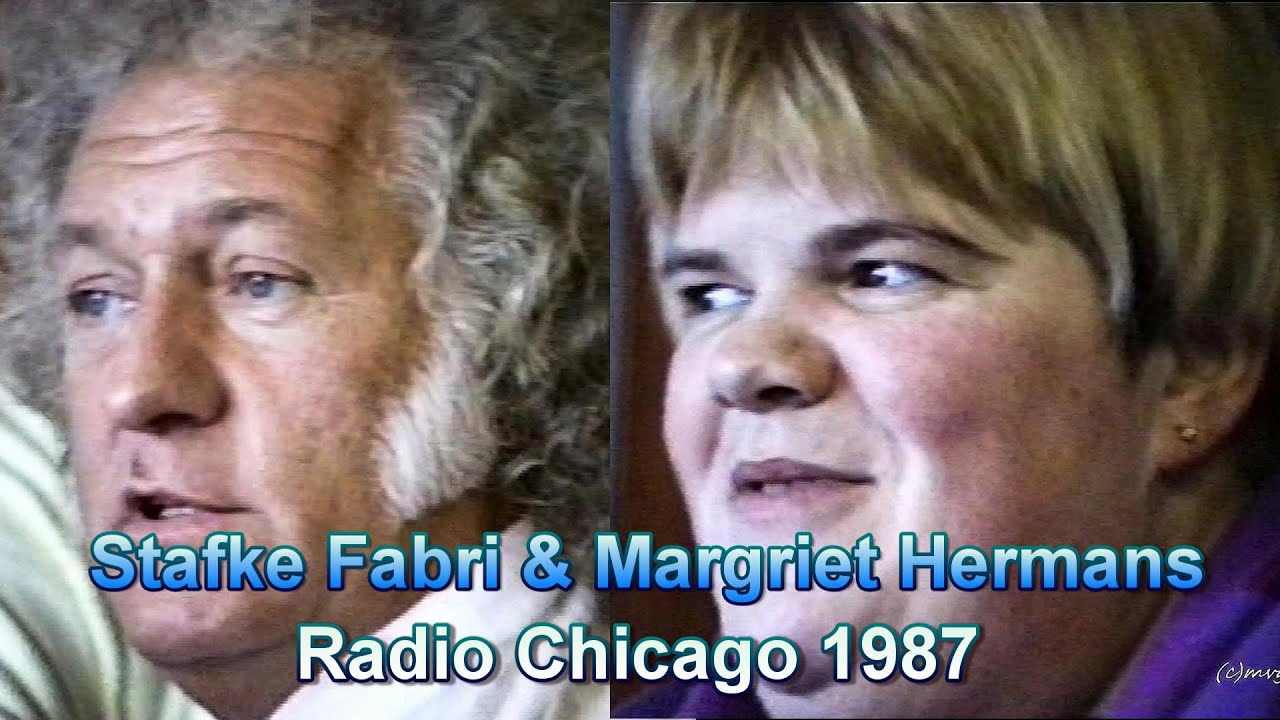 Stafke Fabri en Margriet Hermans in de studio van Radio Chicago