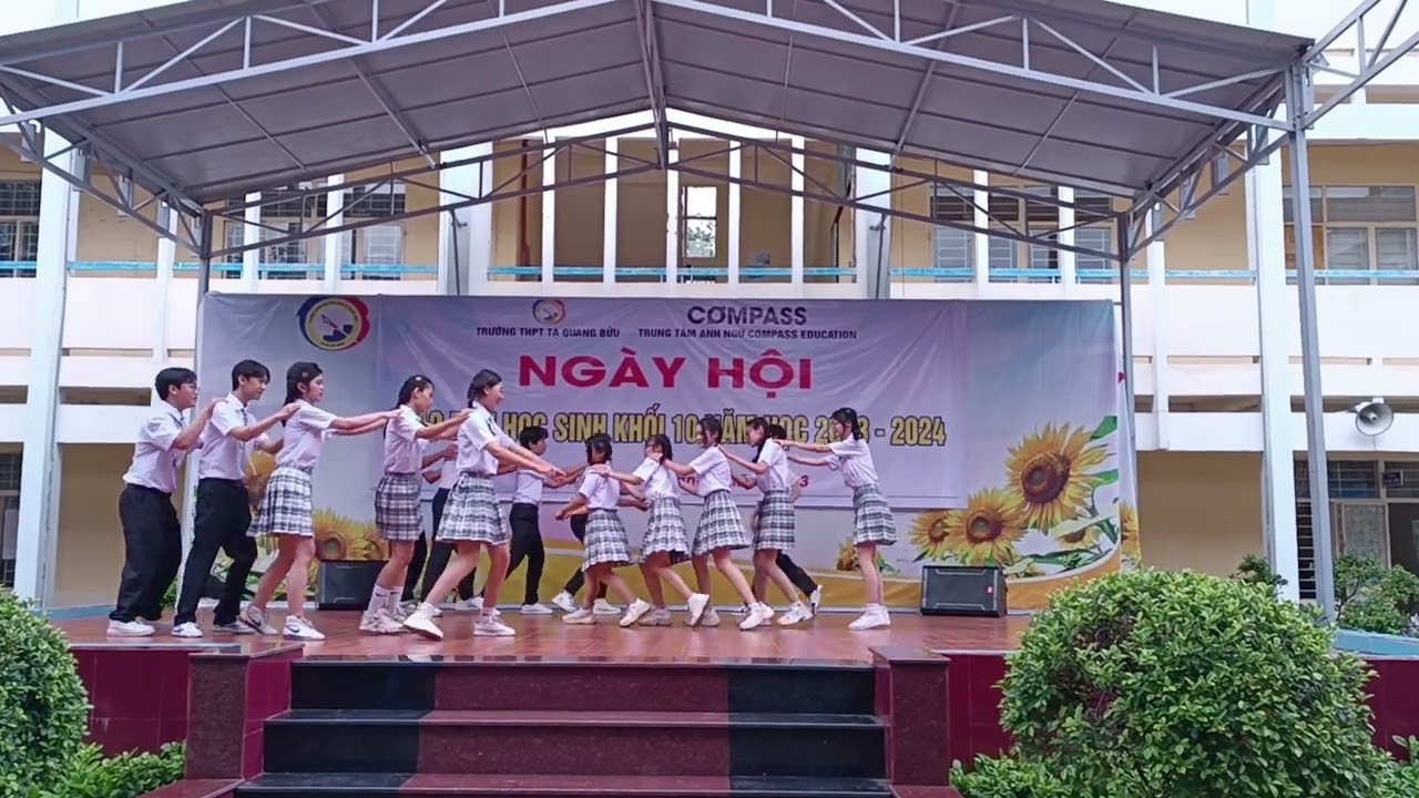 Tiết mục nhảy của lớp 10C04 ngày hội chào mừng HS khối 10 (2023-2024)