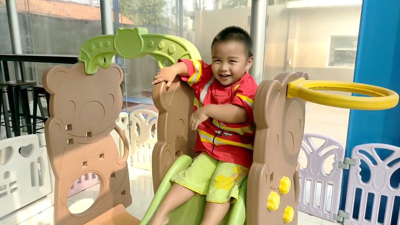 Vlog Keluarga Riska Rafisqy Main Perosotan, Seharian Jagain Bayi Lucu Rebut@n Mainan