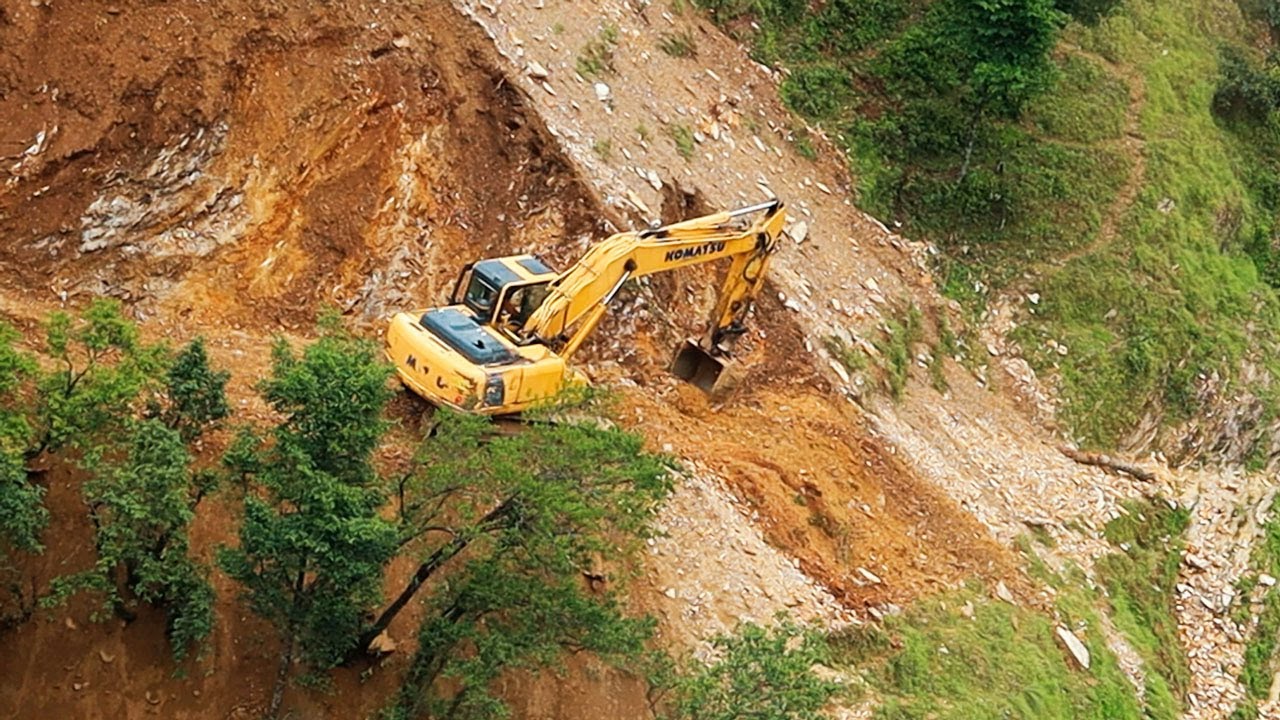 Powerful Excavator Builds a Road Where No Machine Dared! | Excavator Planet