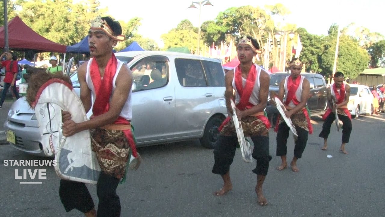 viering Marrondag: De Pertjajah Luhur meld zich aan op het feest