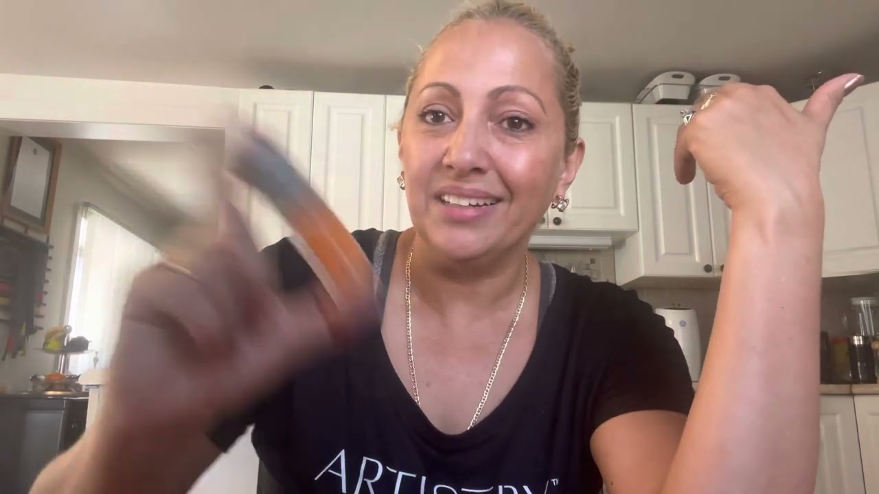 Artistry skin nutrition suero iluminador con ácido hialurónico y vitamina C .