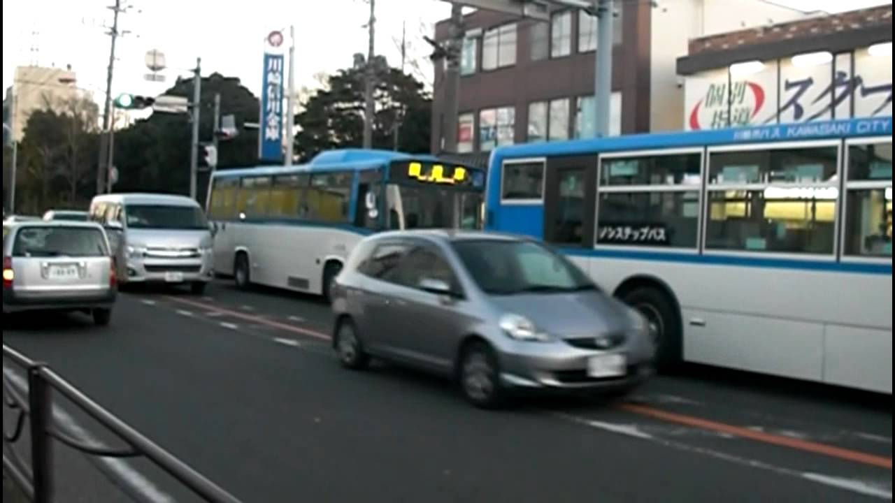 【救援】車両故障したバスをけん引する路線バス