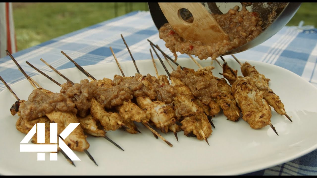 Coconut Curry Hähnchen Saté Spieße mit Erdnusssoße - BBQ Grill Rezept Video - Die Grillshow 86
